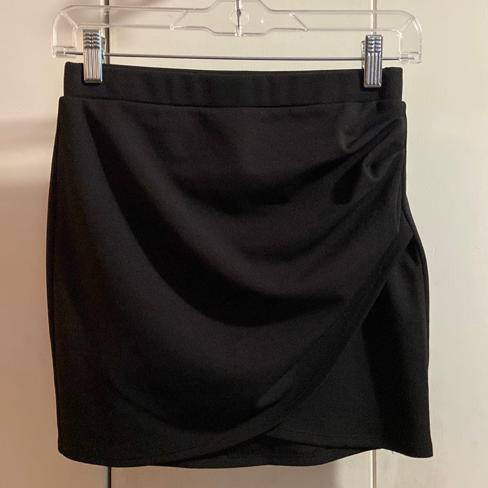 NWT Forever 21 black mini skirt